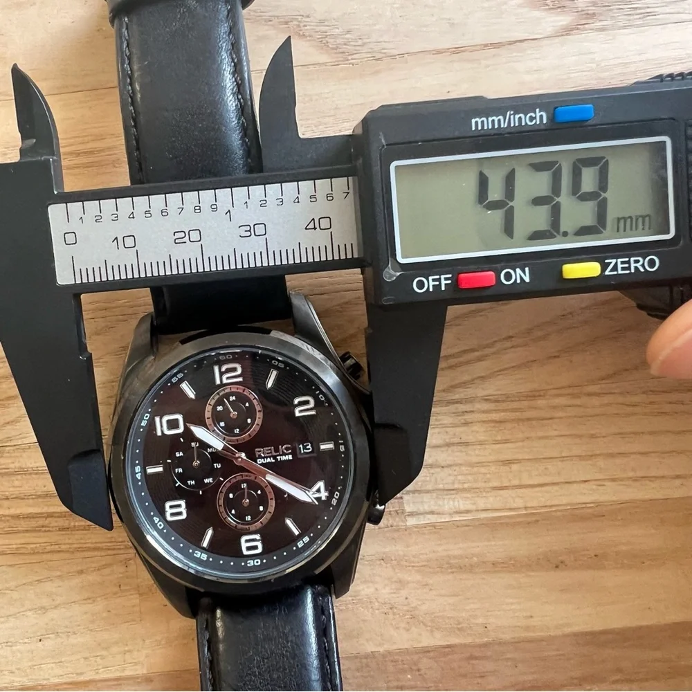 Relic mens black dial black leather watch NEW BATTERY